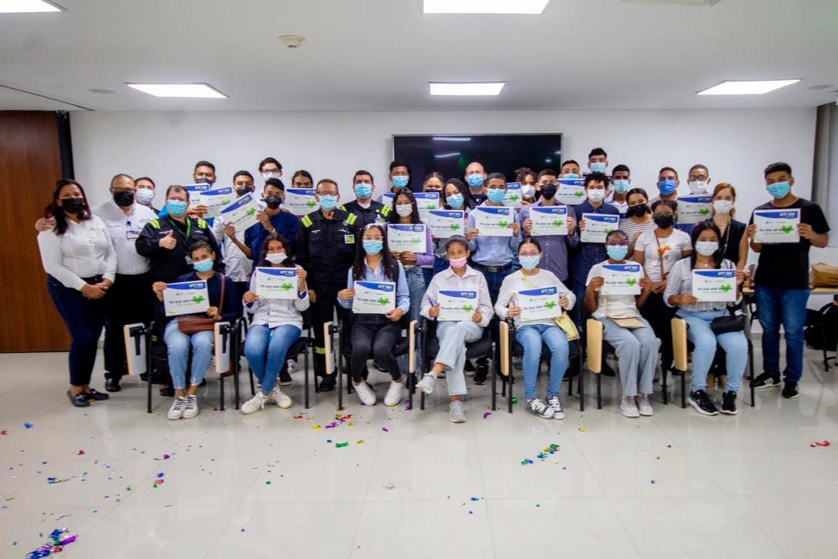 “Becas con Corazón” transforma la vida y el futuro de 25 jóvenes