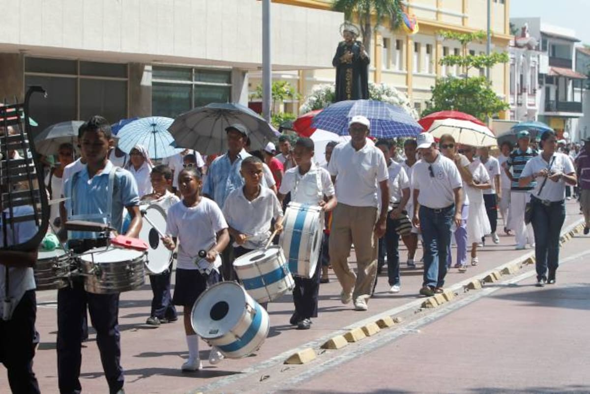 La caminata estuvo acompañada por la imagen de San Pedro Claver, en honor a su fiesta religiosa que se conmemora hoy. AROLDO MESTRE - EL UNIVERSAL