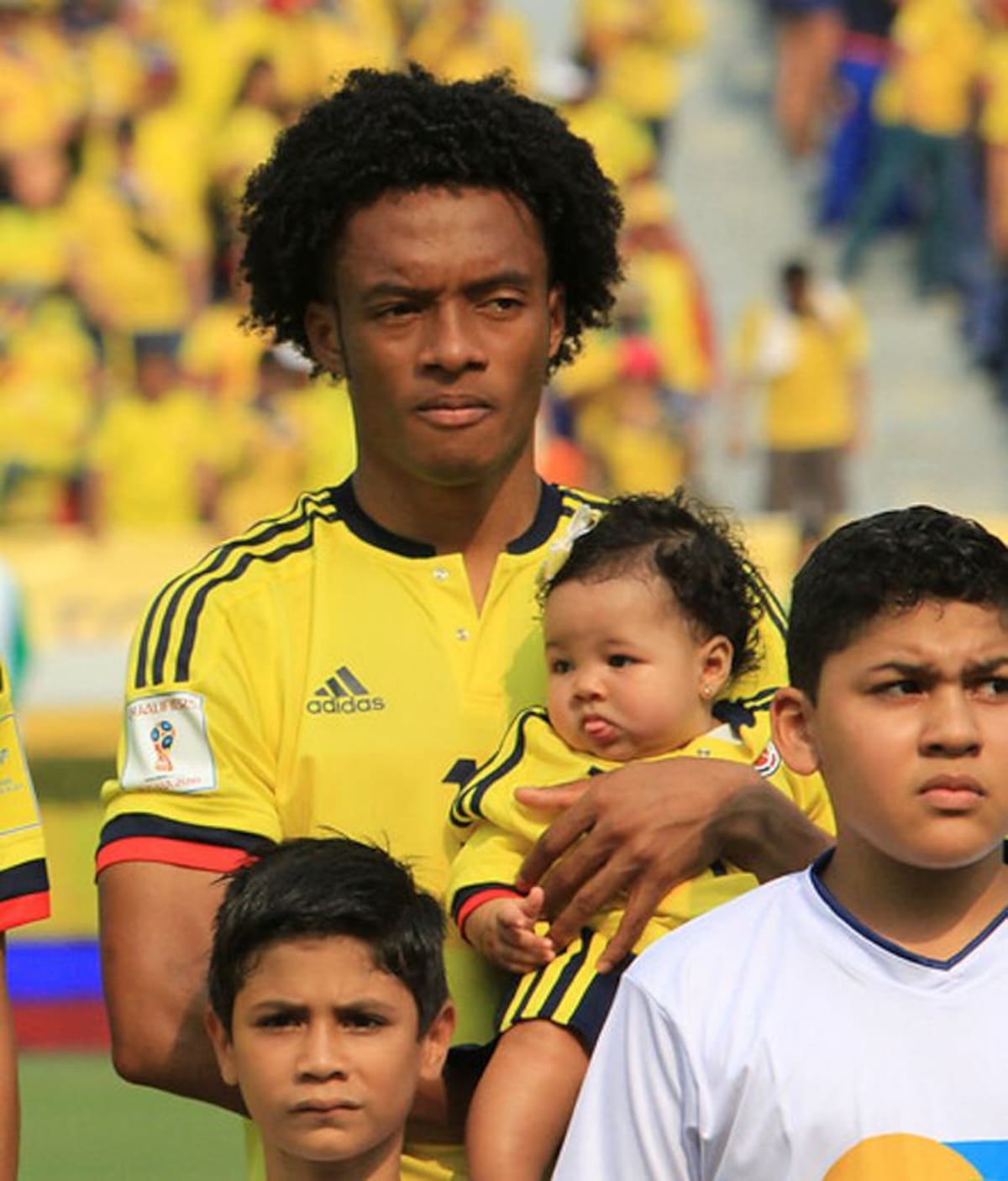 Lucía se robó la atención de los aficionados durante el partico Colombia-Ecuador. COLPRENSA