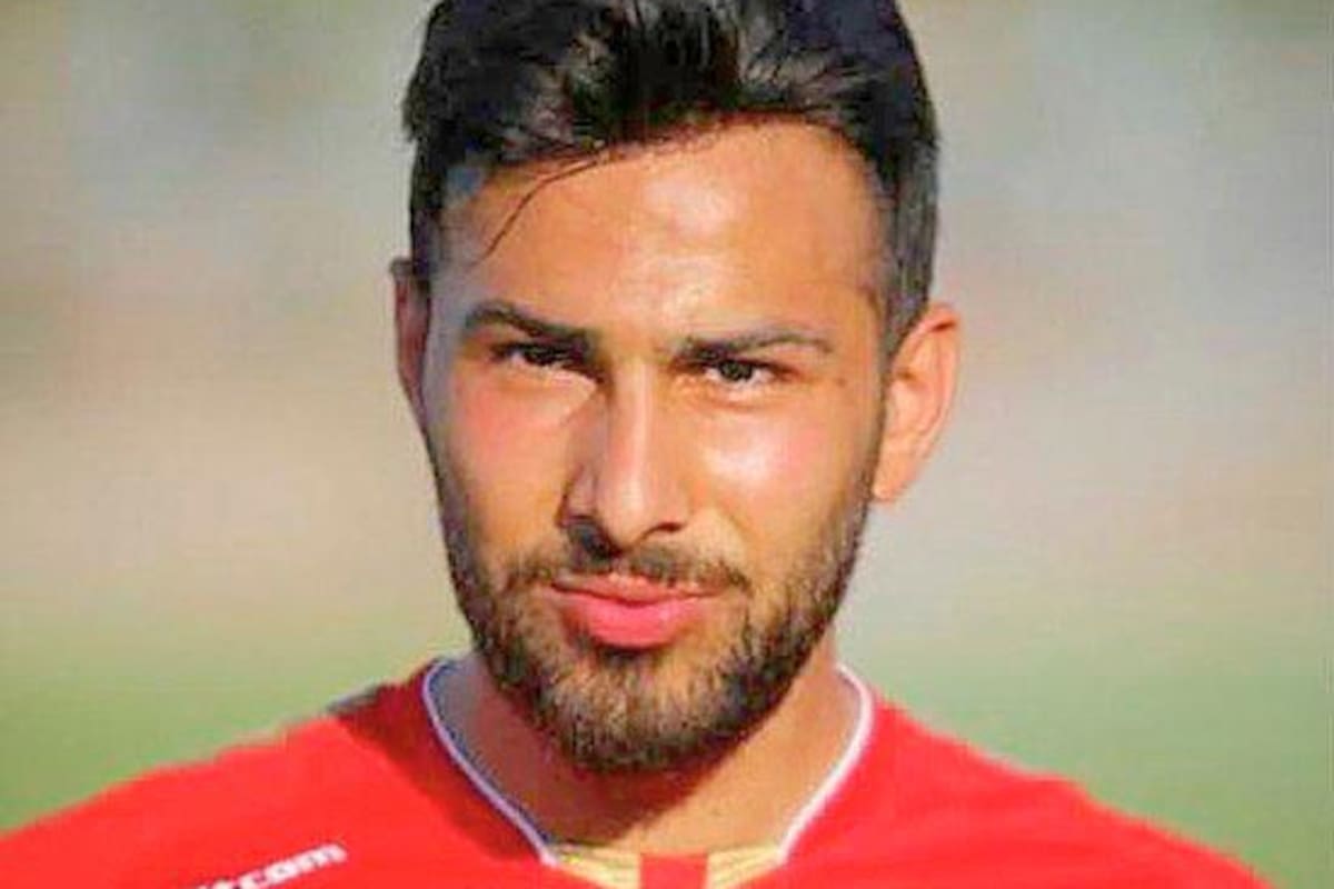 Futbolista iraní condenado a 26 años de cárcel por participar en protestas