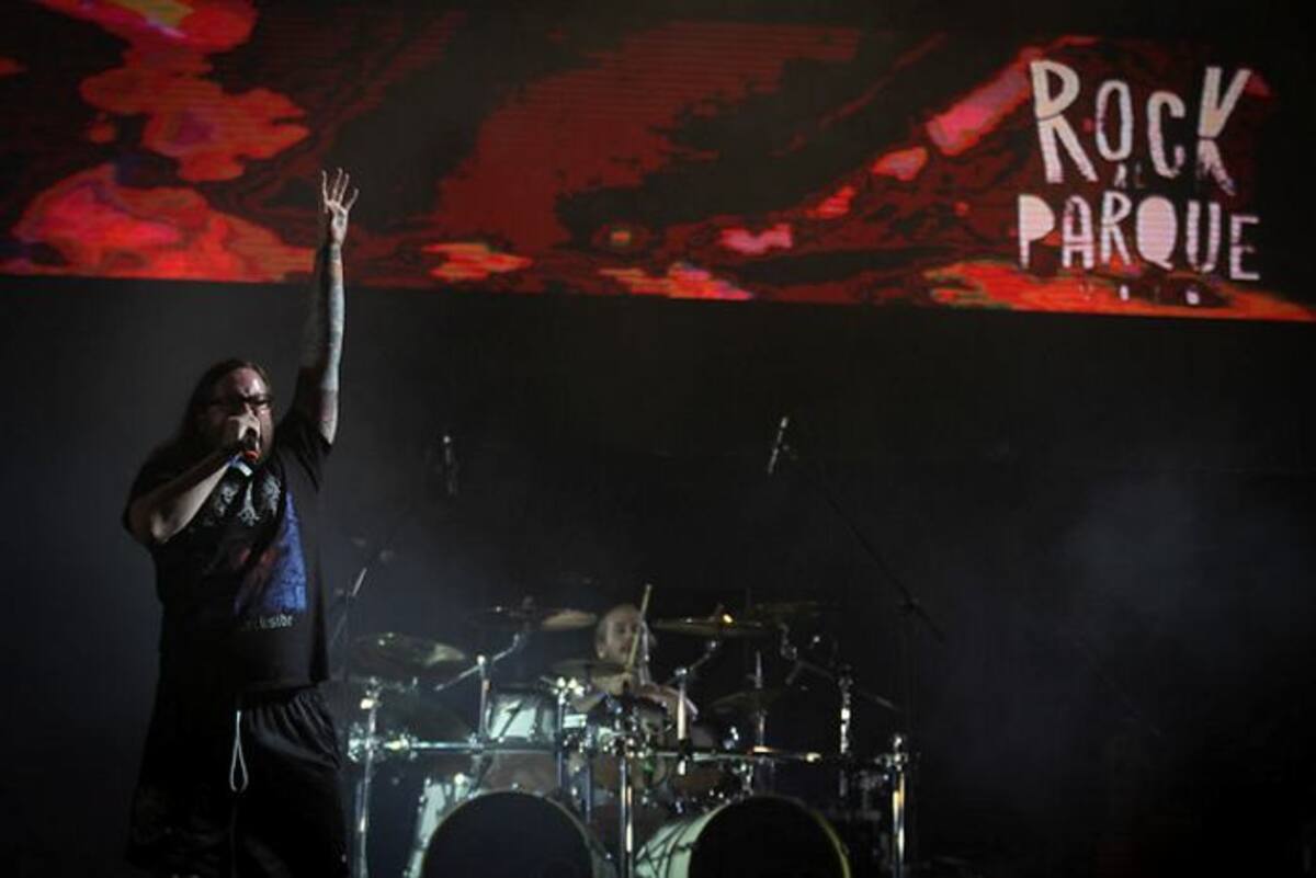 A pesar de problemas de sonido para el vocalista Derrick Green, en las dos primeras canciones, se pude decir sin titubeos que Sepultura dio una clase, ‘la rompió’. COLPRENSA.