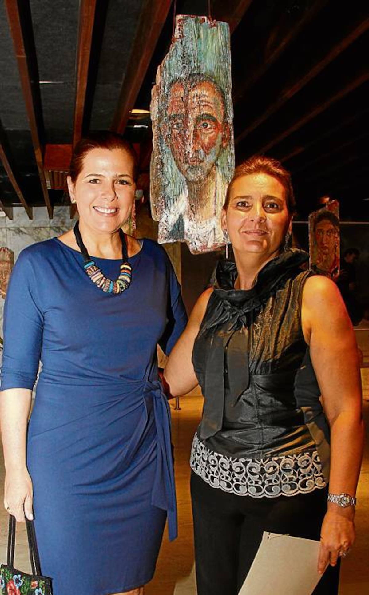 Susana Caldas y la expositora, Patricia Arango. fotos Zenia Valdelamar/El Universal/