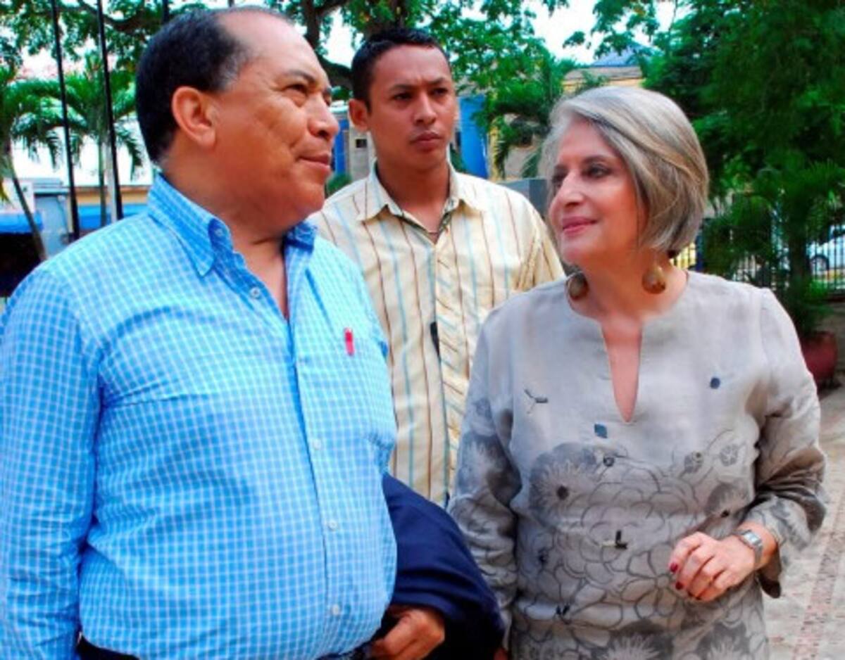 Amilkar Acosta y Cecilia López Montaño durante el Foro sobre Bicentenario Autonomía Regional y lo Rural en el Caribe Colombiano.