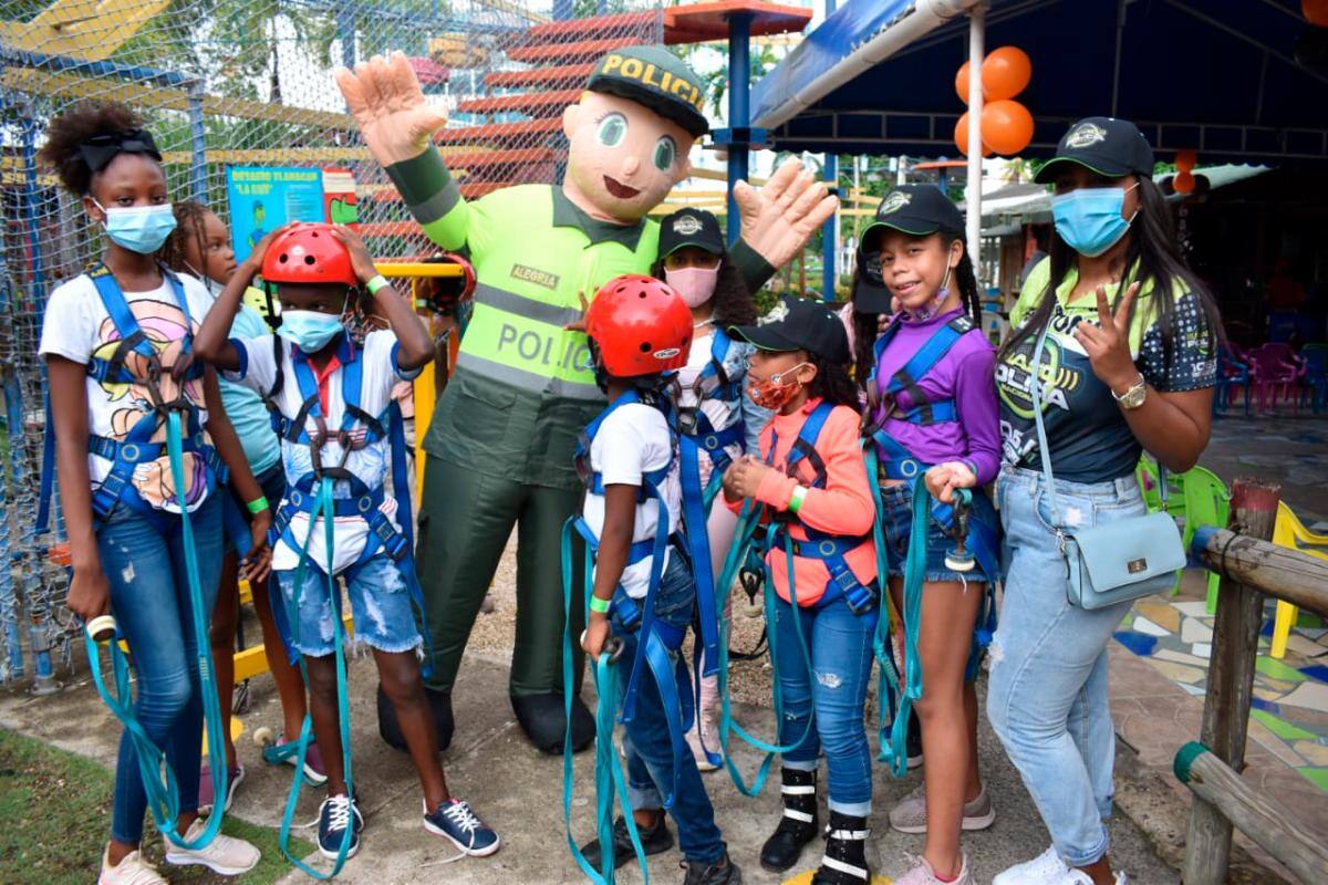 Policía organizó un “Día dulce” para los niños en Cartagena
