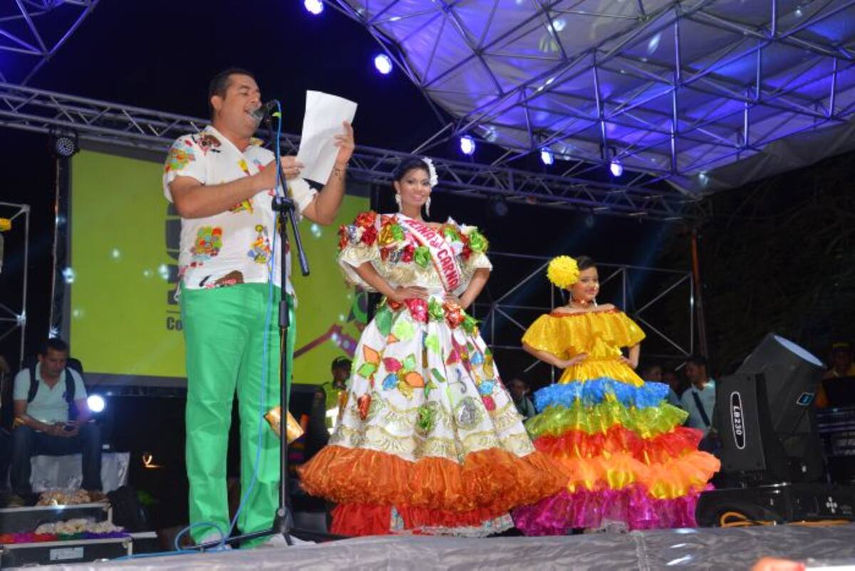 El alcalde de Corozal, Andrés Vivero entrega las llaves de la Ciudad a la Reina Central. El Universal - Sincelejo