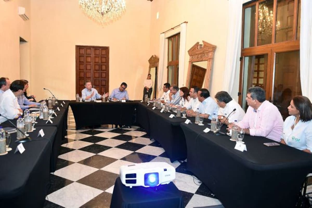 El presidente se reunió esta tarde en Cartagena con los gobernadores del Caribe. Colprensa.