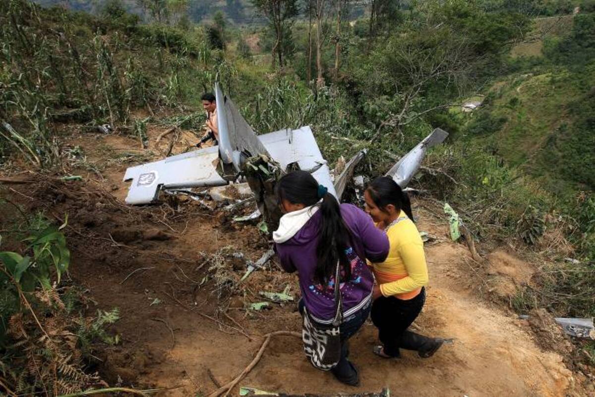 El comandante de la Fuerza Aérea Colombiana (FAC), general Tito Saúl Pinilla, dijo que el acceso a la zona ha sido bastante complicado para las tropas, pues el terreno fue minado por la guerrilla y que se iniciaron las investigaciones pertinentes. COLPRENSA