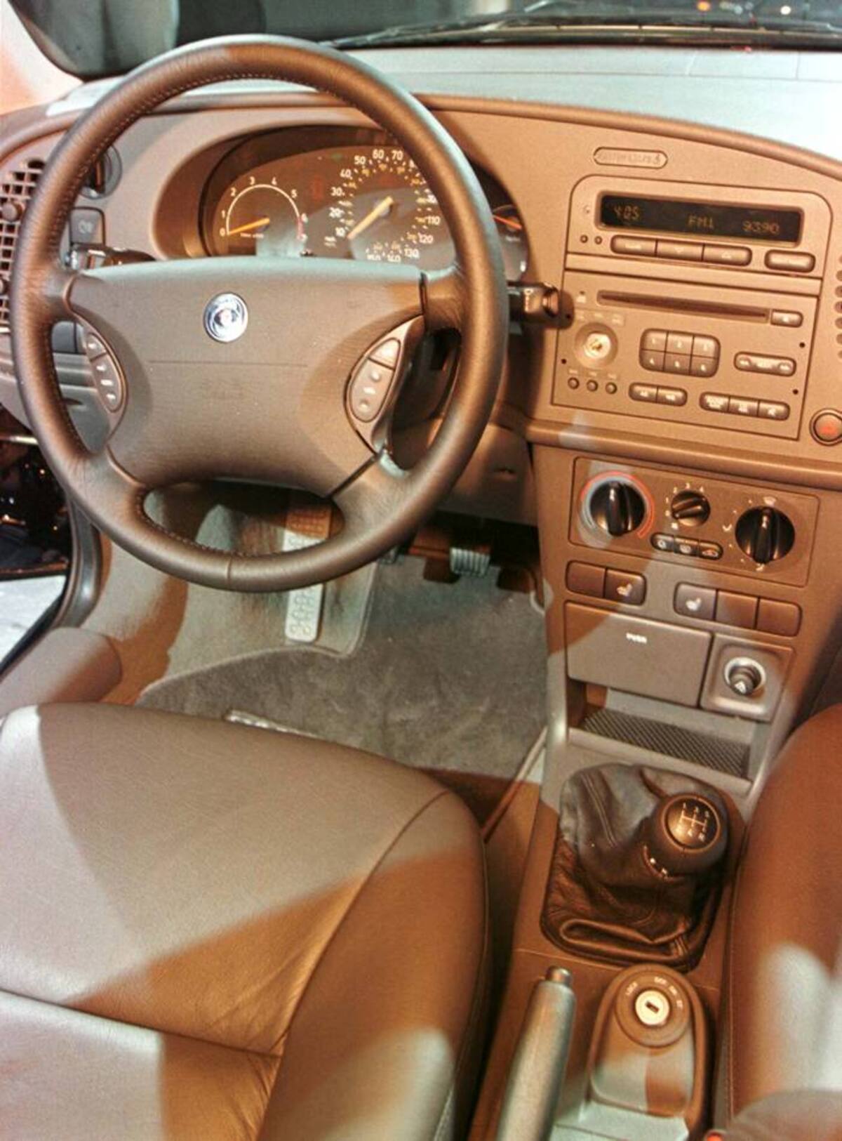 La NHTSA ha preparado una lista de docenas de marcas y modelos que podrían tener bolsas de aire falsas, pero advirtió que todavía no se ha precisado toda la magnitud del problema y que podría demorar.