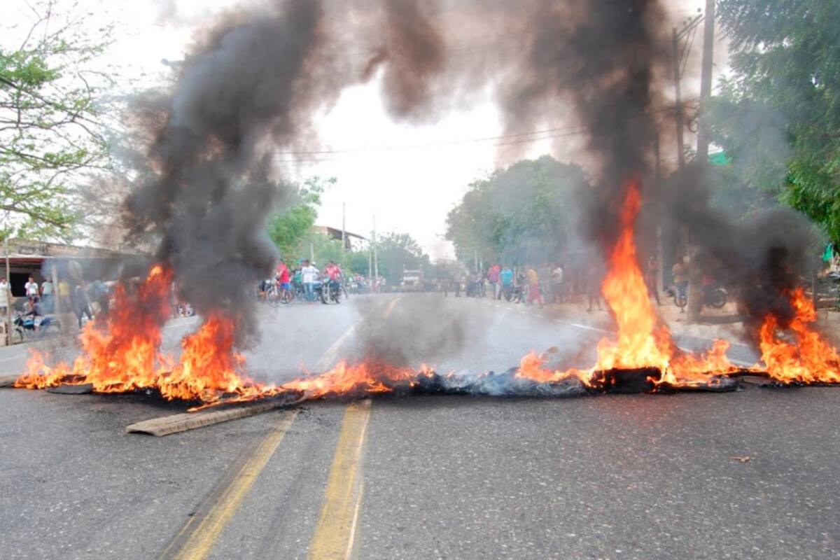 Protestas en Sampués contra la medida de cuarentena total