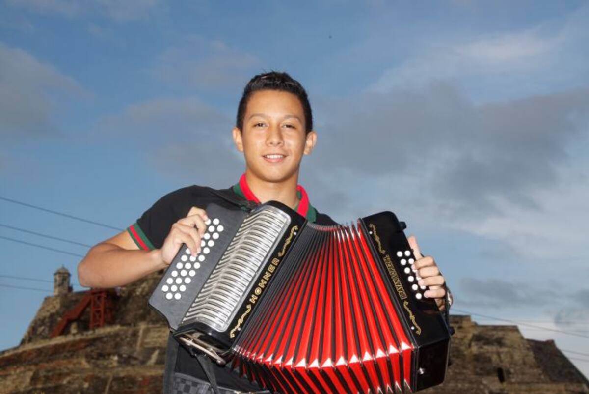 Bryan López tiene cuatro acordeones y ensaya con el acordeón todos los días, por lo menos dos horas desde los 10 años. Lorena Henríquez Laborde