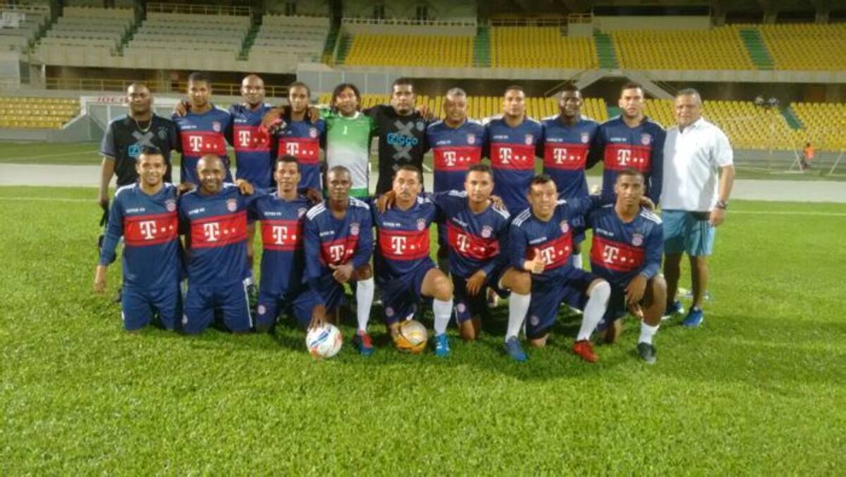 Equipo súper 99 que participa en el Torneo de Fútbol Navideño que se desarrolla en el estadio Jaime Morón León. cortesía Jorge carrascal, en el fútbol español.
