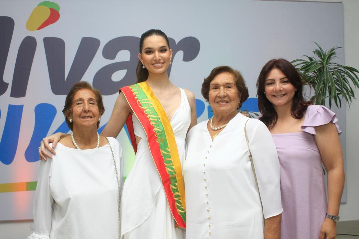 Valentina Espinosa junto a sus familiares Elisa de la Ossa, Josefina de la Ossa y Patricia Romero.