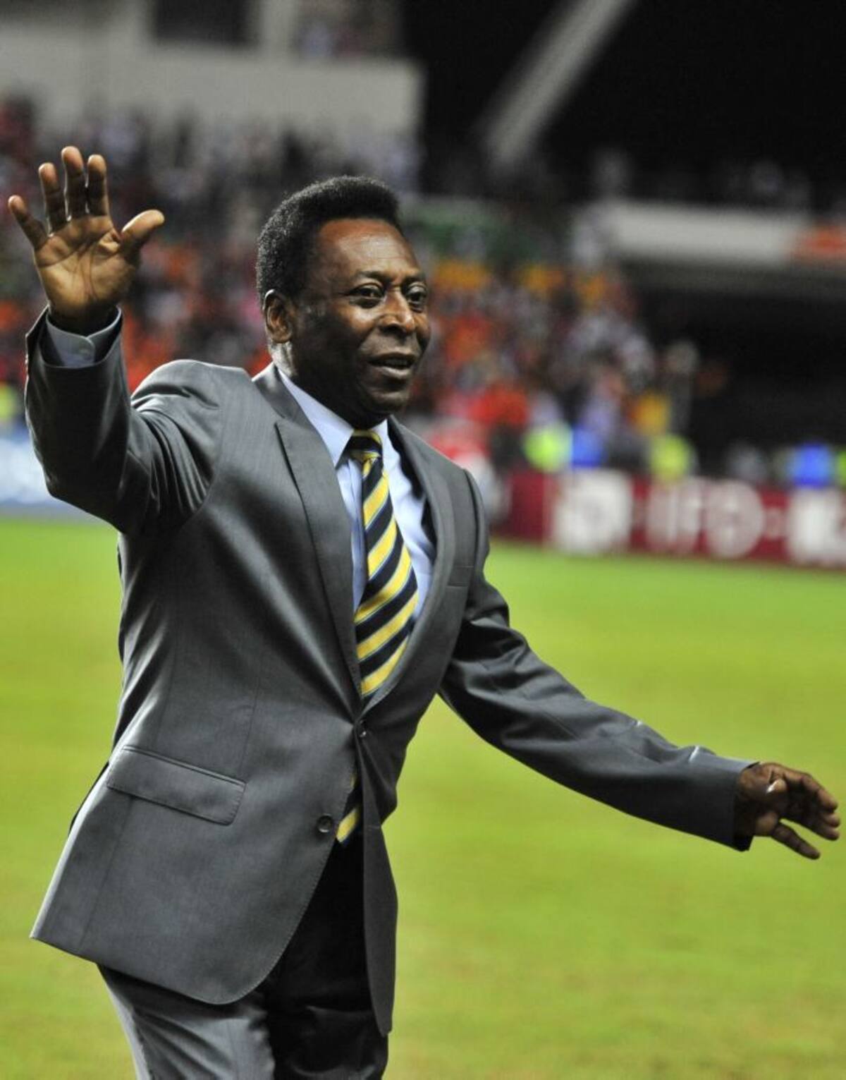 El "rey" Pelé, de 72 años y considerado el mejor jugador de todos los tiempos, está entre los productores ejecutivos del largometraje. Archivo