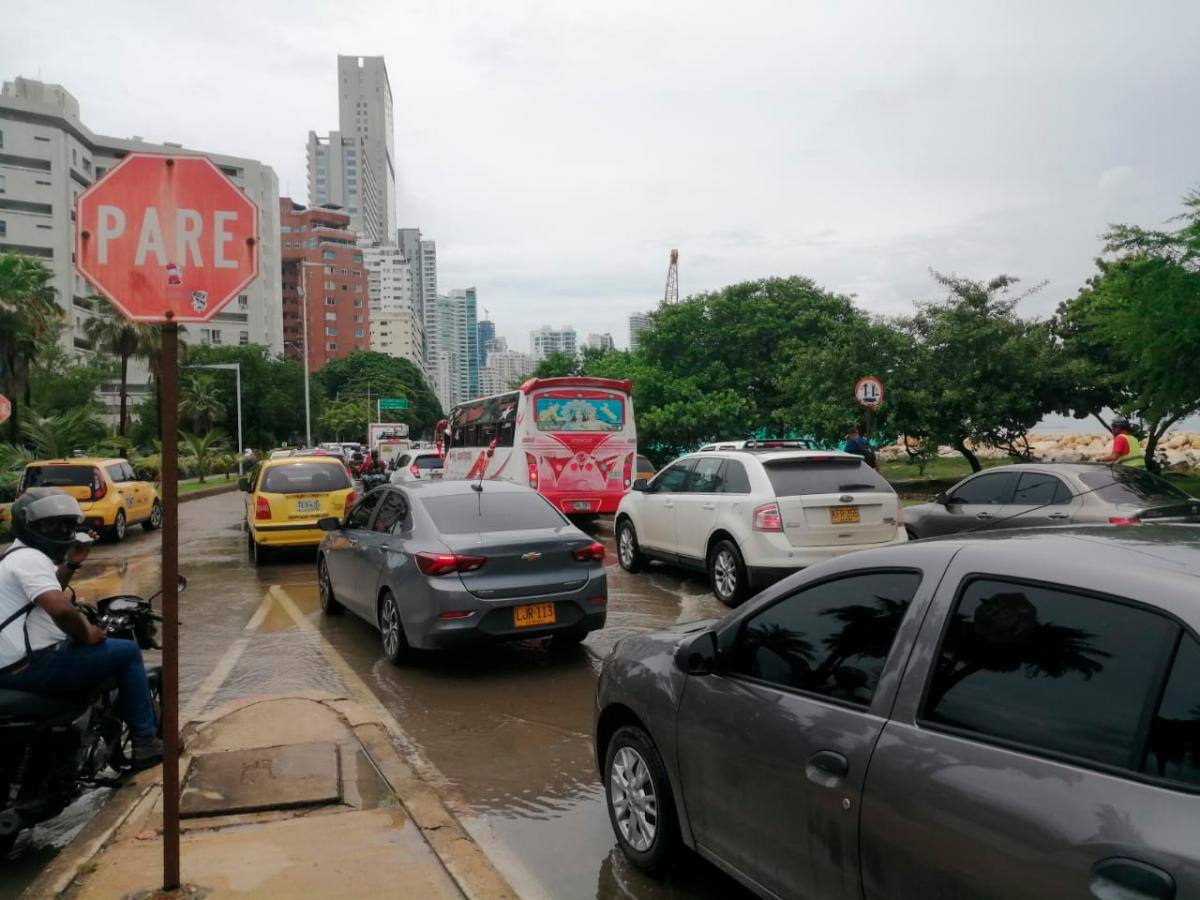 Fuerte congestión vehicular en la entrada a Bocagrande. //Óscar Díaz Acosta - El Universal