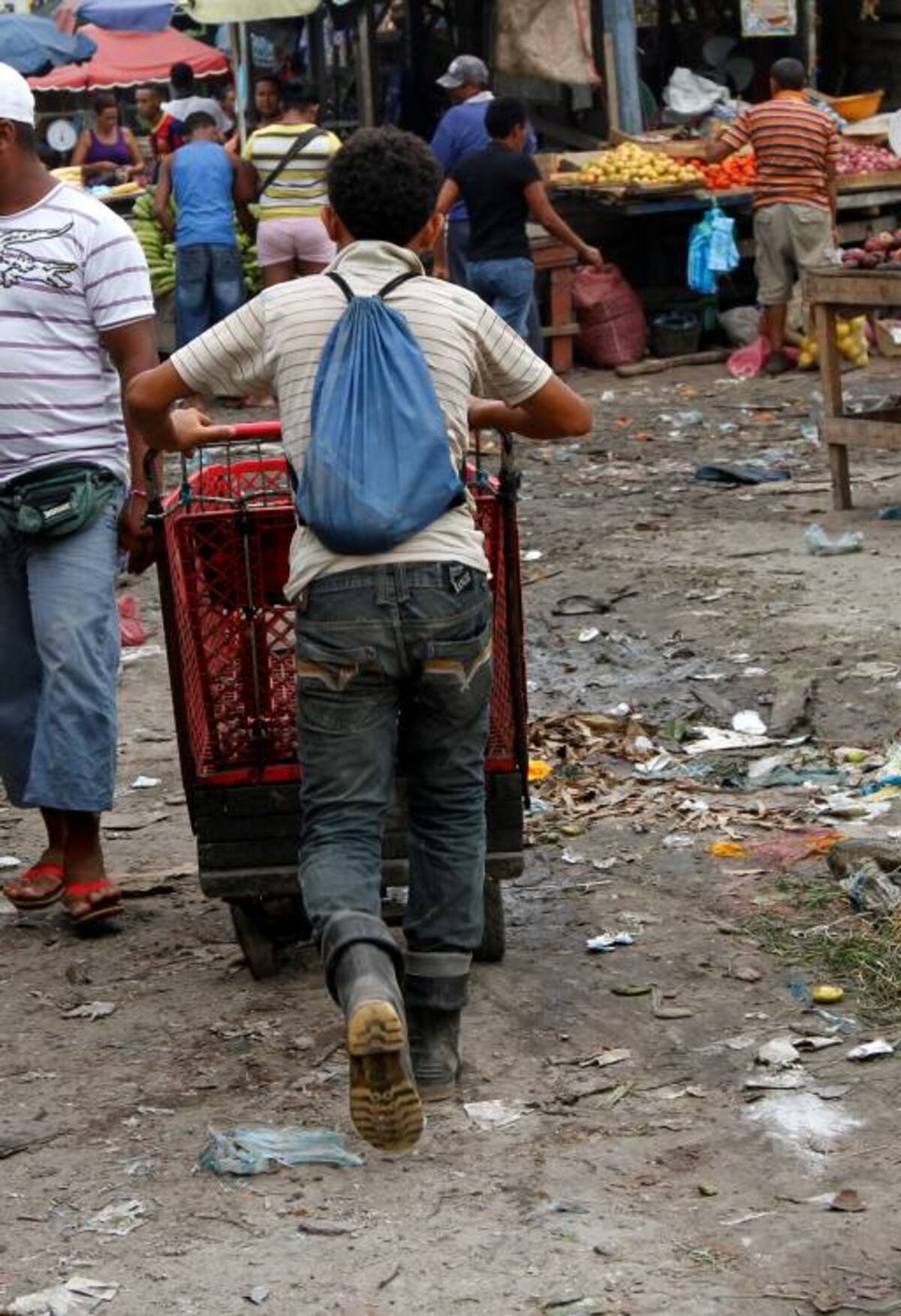 En el país hay 1'050.147 menores de edad que tienen que trabajar, según el más reciente reporte del Dane, entregado en marzo del 2011. AROLDO MESTRE - EL UNIVERSAL