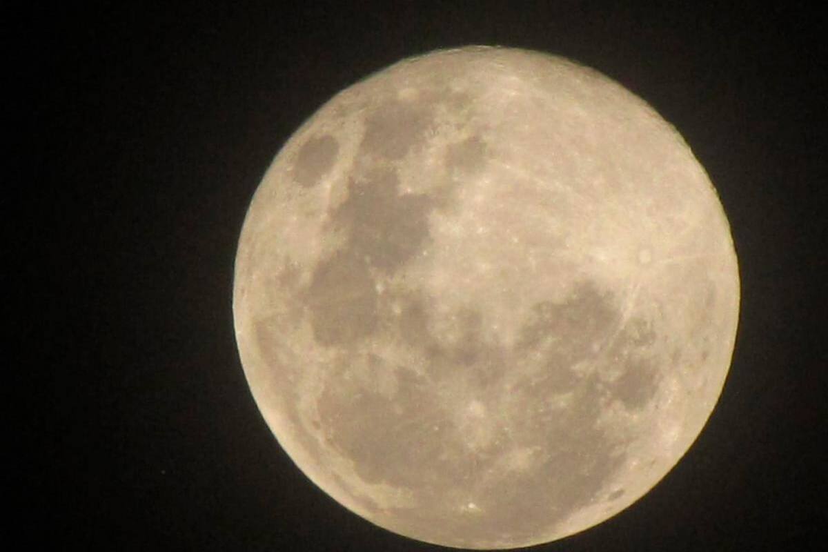 La Súper Luna engalana el cielo de Cartagena