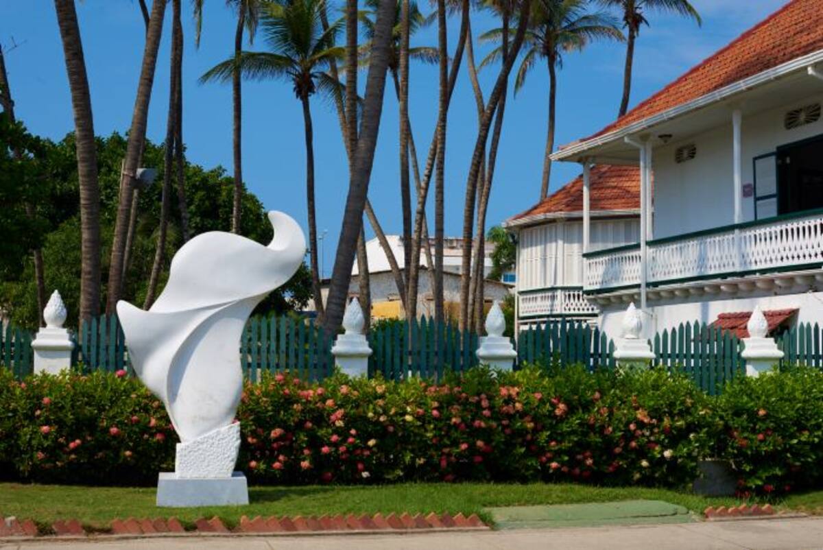 Sinfonía, obra de Gustavo Vélez. Jaime Londoño