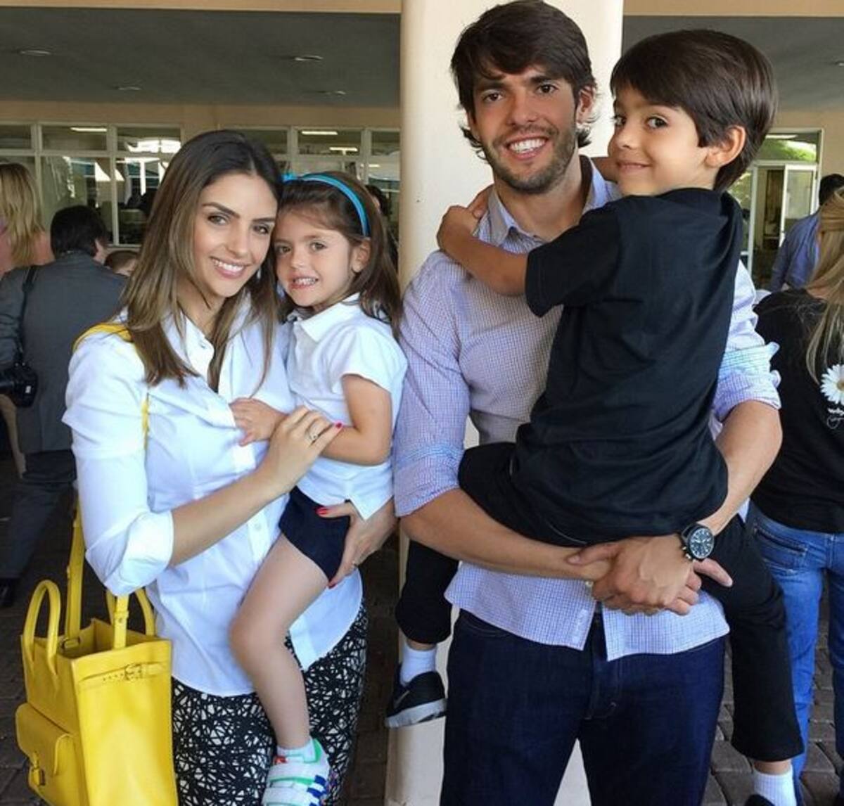 Kaká con su esposa y sus hijos. INSTAGRAM @CACELICO
