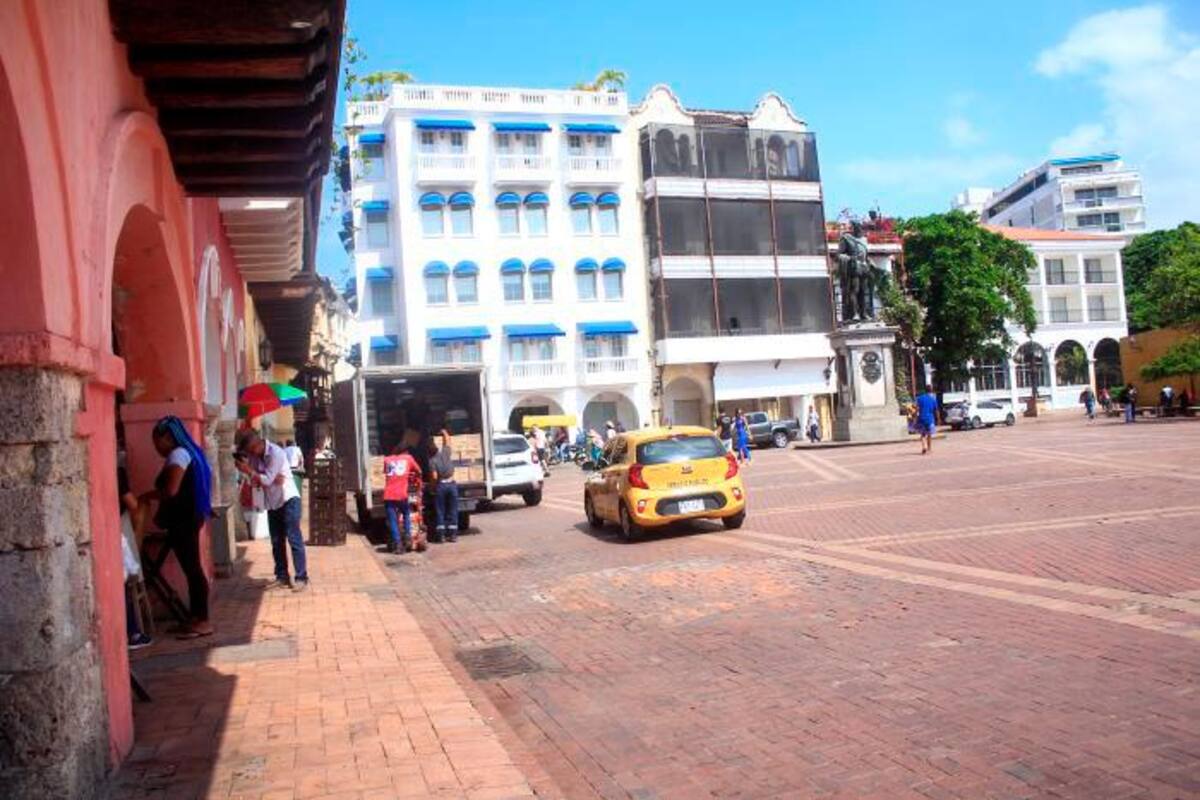 ¡A plena luz! Roban bolso a mujer en reconocido restaurante del Centro