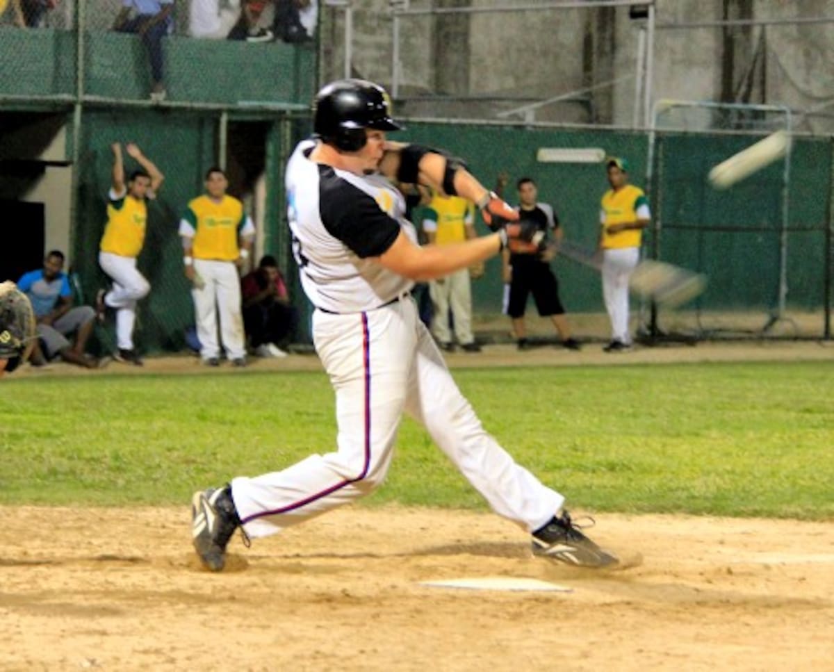 Juan Carlos Llamas, pelotero de Piratas, fue uno de los jugadores fundamentales ayer en la victoria sobre Villanueva. Luis Aparicio
