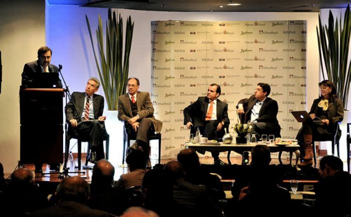 Varios precandidatos a la Presidencia de la República se reunieron en el Royal Park Metrotel para discutir sobre el rumbo que debería tomar la economía colombiana tras las próximas elecciones. COLPRENSA