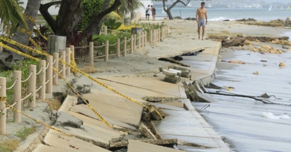 Cold front waves hit Bocagrande beaches and affect its infrastructure