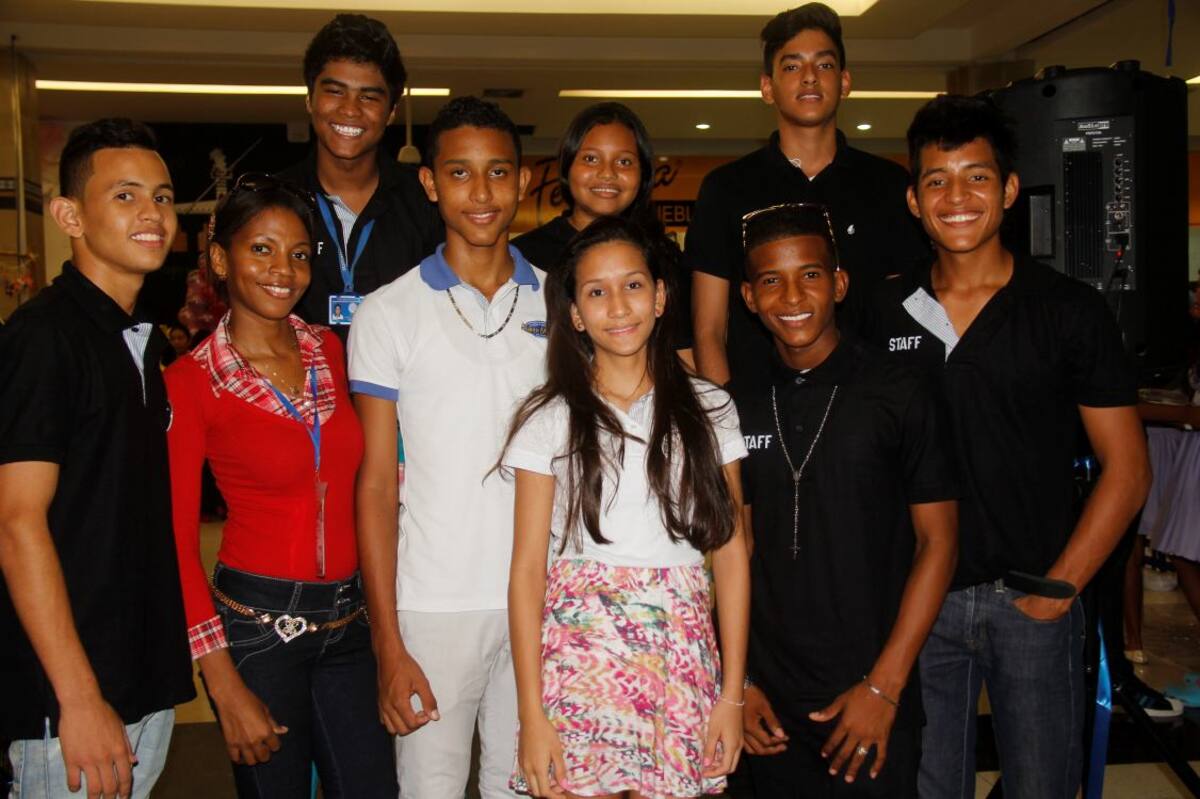 Atrás: Mateo Carmona, Martina Rivas y Sebastián Tinoco; adelante: Kevin Escrucería, Edenis Tejedor, Joel Pautt, Daniela Arias, Johnatan Zabaleta y David Beltrán.