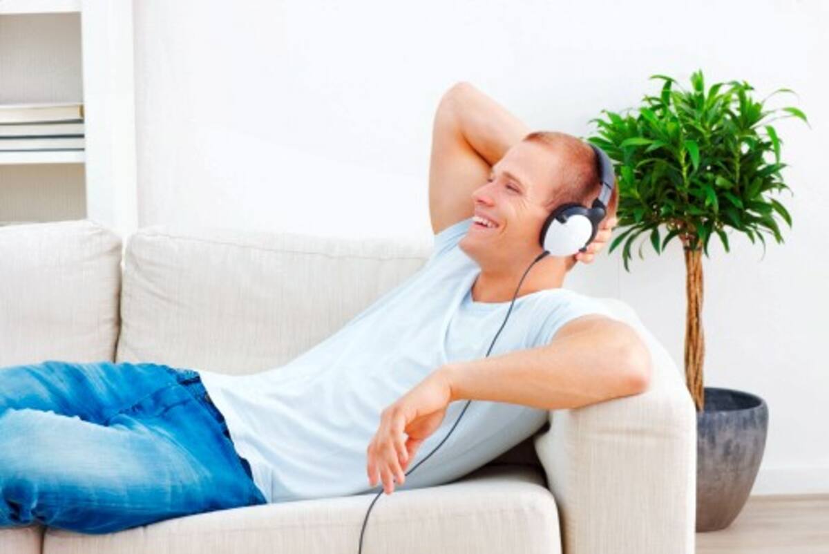 La musicoterapia tiene efectos tan positivos en el cerebro, que se le han atribuido poderes curativos. 123 ROYALTY FREE