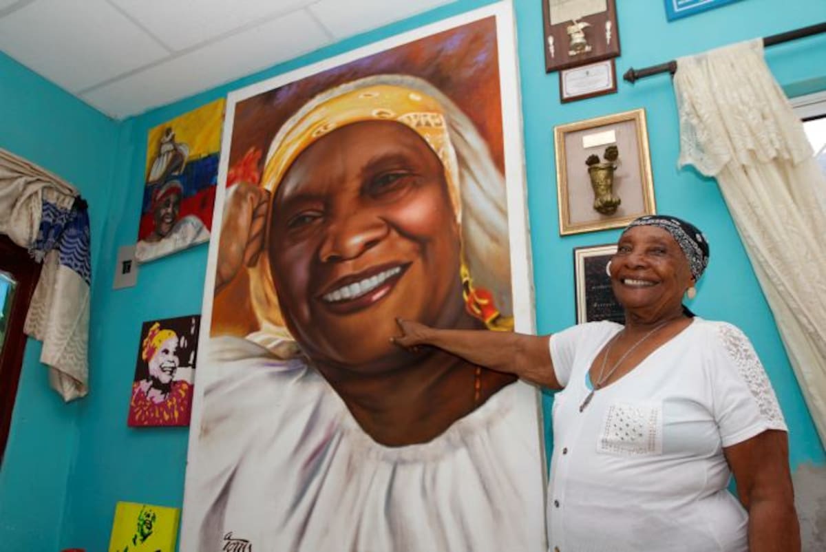 Petrona señala su propia sonrisa en una imagen de 2016. Julio Castaño-El Universal