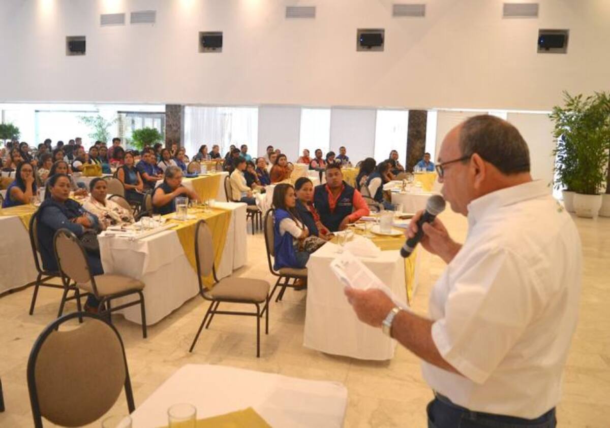 Manuel Antonio Azuero Angulo, secretario de Educación de Bolívar se reunió con los docentes del programa Todos a Aprender.