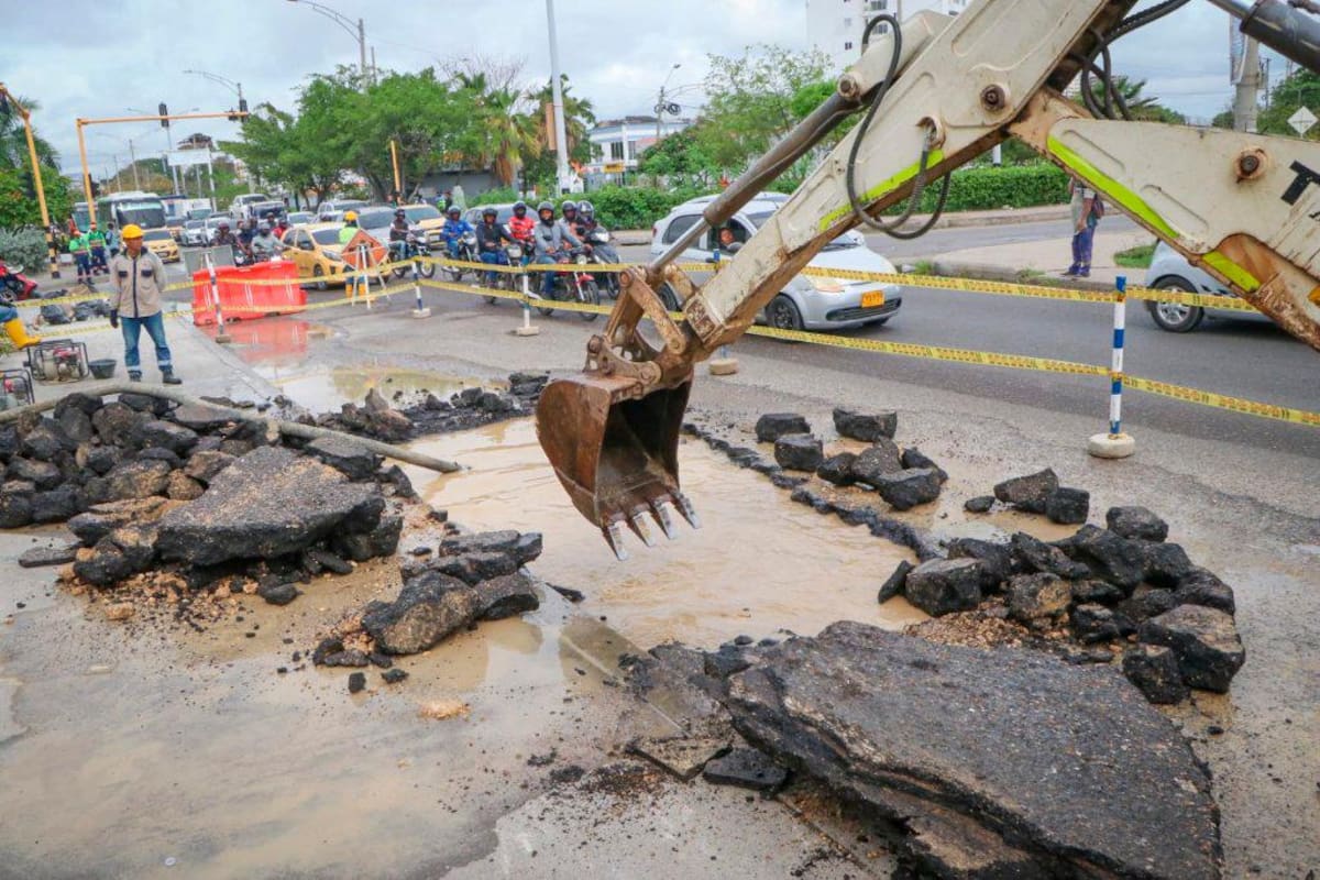 ¡No es grave! Acuacar avanza en la reparación del tubo roto en Ceballos