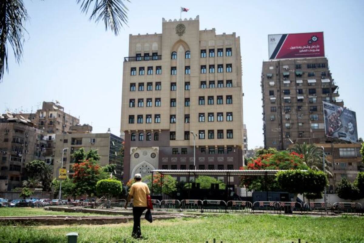 Vista de la Embajada de Catar en El Cairo (Egipto) hoy, 5 de junio de 2017. Egipto, Arabia Saudí, Baréin, Emiratos Árabes Unidos y Yemen anunciaron hoy, 5 de junio de 2017, que rompen relaciones diplomáticas con Catar por acusar al país de apoyar al terrorismo. EFE/Mohamed Hossam