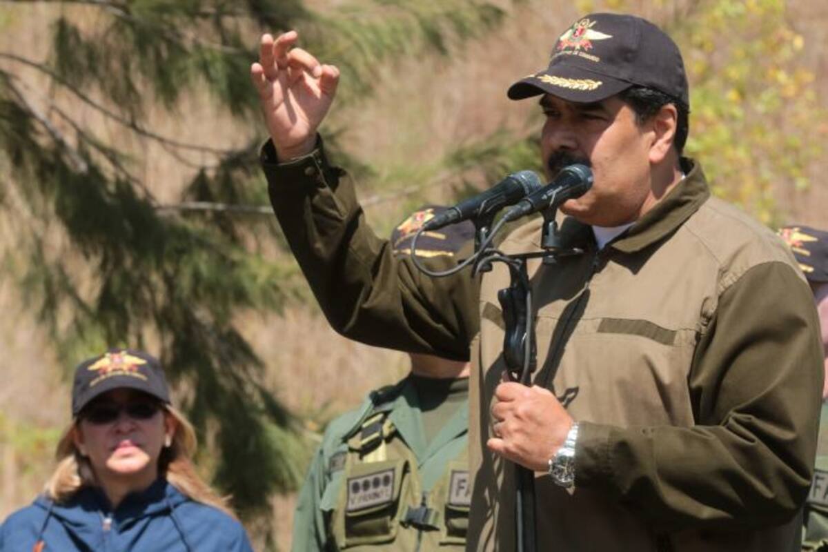 Maduro denuncia un “montaje” contra él por la detención de periodistas de Efe
