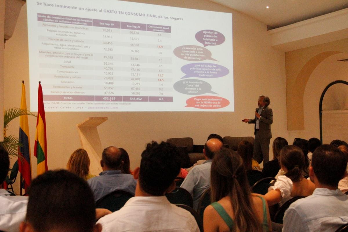 La conferencia del exdirector del DANE se desarrolló en el Hotel Caribe. // ZENIA VALDELAMAR