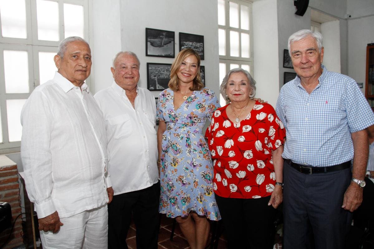 Narciso Castro, Antonio Pretelt, Rosaura Rodríguez, Socorro Covo de Rodríguez y Jaime Trucco.