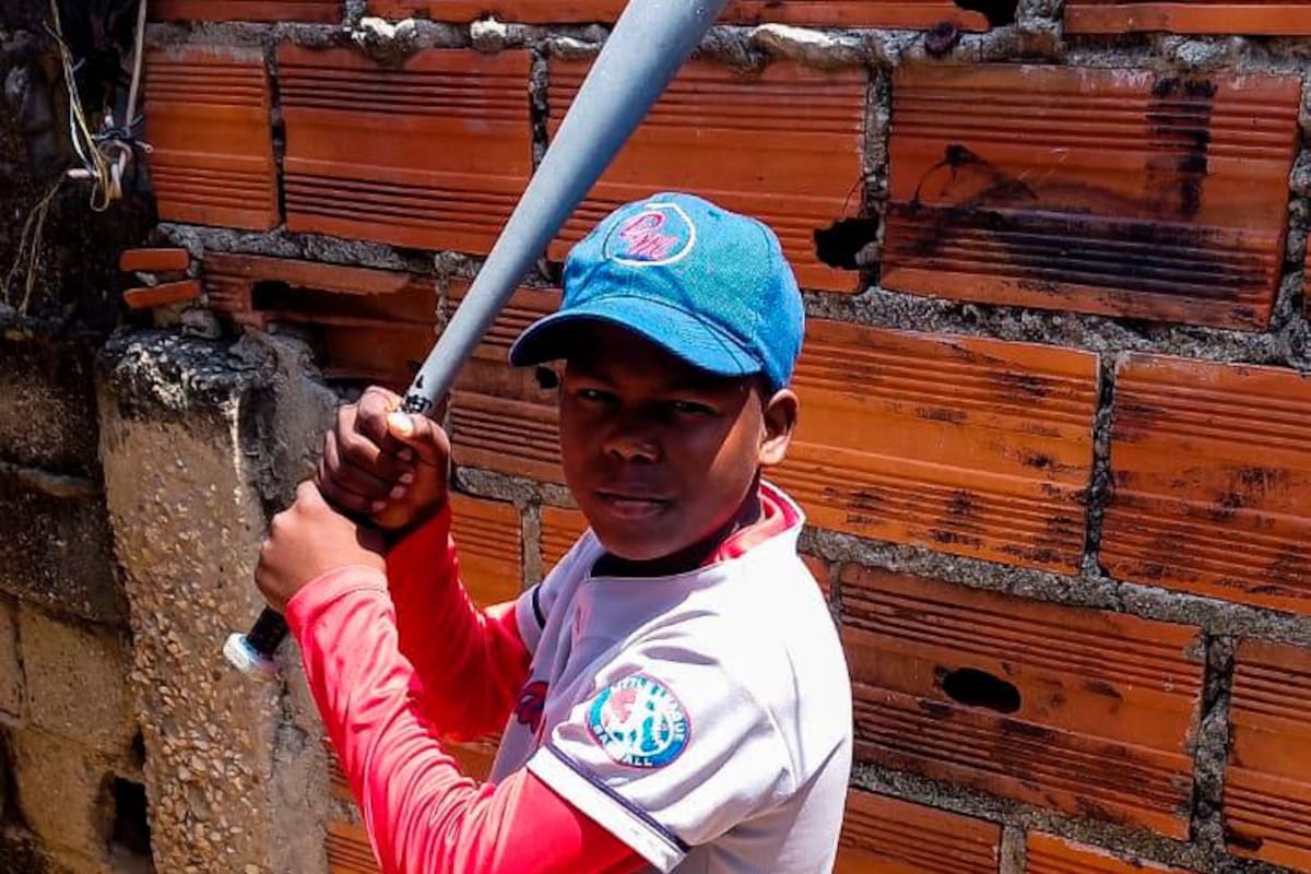 Niño beisbolista pide ayuda para viajar a México y mostrar su talento