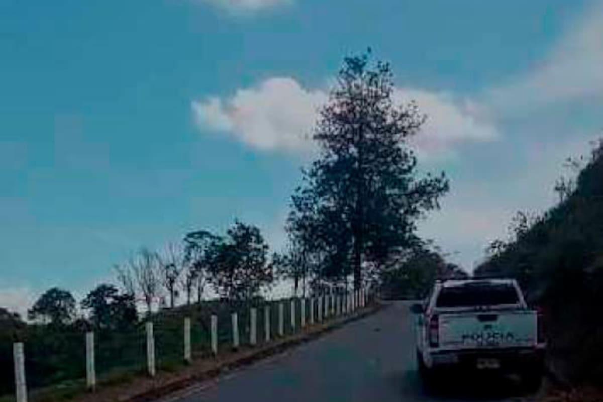 Petro convoca consejo de seguridad en el Cauca tras asesinato de policías