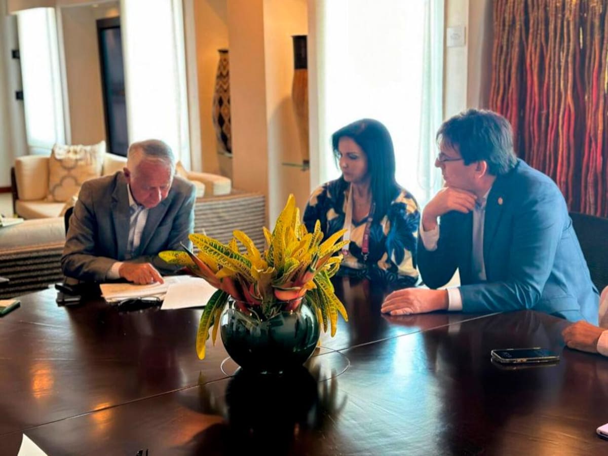 La Sociedad Colombiana de Pediatría se reunió con el ministro de Salud y Protección Social de Colombia.