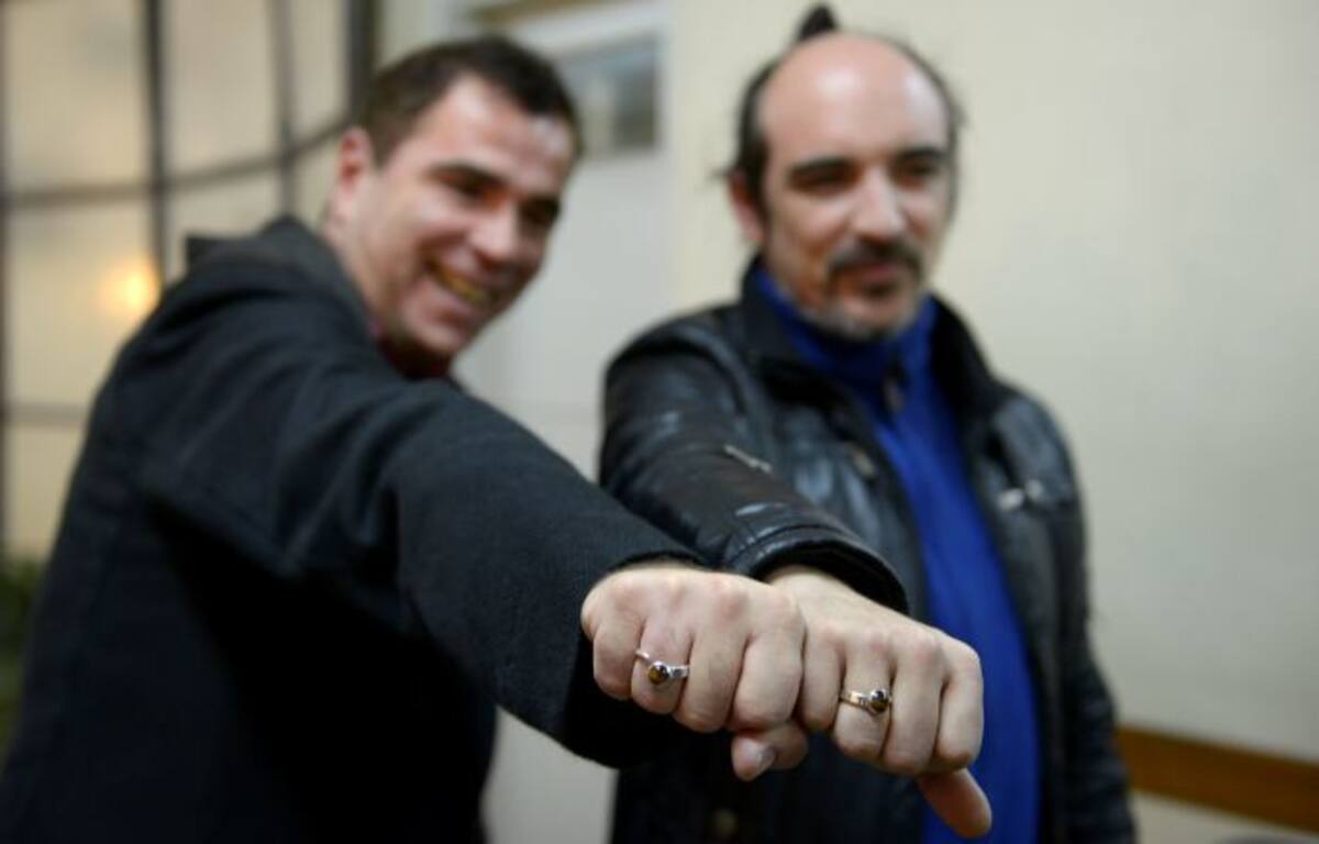 El proyecto fue una promesa de campaña del presidente derechista Sebastián Piñera (2010-2014), y se ingresó al Congreso en agosto de 2011, bajo el nombre de "Acuerdo de Vida en Pareja". AP Matilde Campodonico