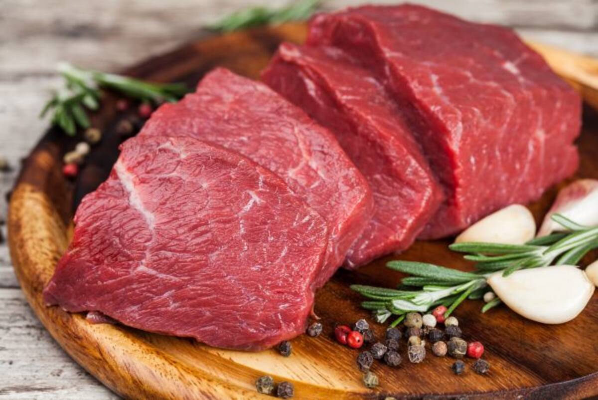 Estudios revelan que consumir regularmente carnes procesadas se relaciona con más riesgo de enfermedades del corazón, cáncer (sobre todo de colon) y muerte prematura. 123RF