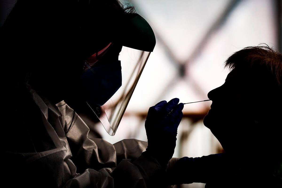 COVID-19: descubren a qué se debe la pérdida de olor