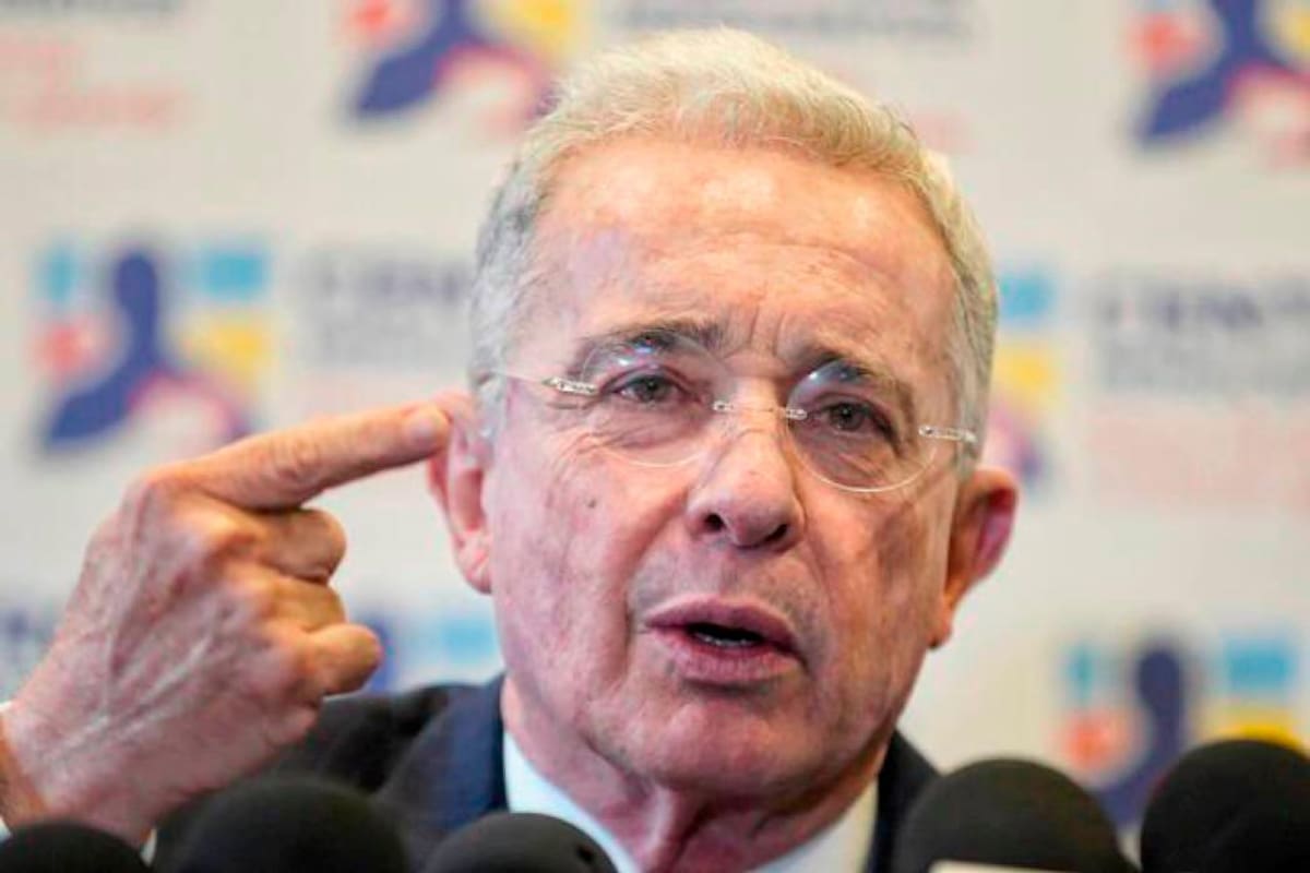 Reacciones tras la no preclusión del proceso contra Uribe