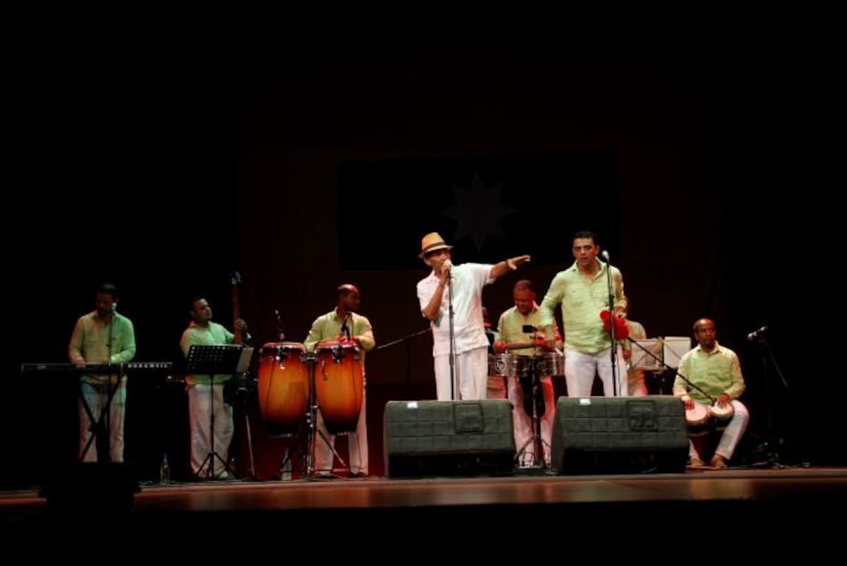 La presentación del autor del tema “Llora corazón”, Hugo "Sabor" Alandete, prendió la fiesta en el Teatro Adolfo Mejía. Aroldo Mestre