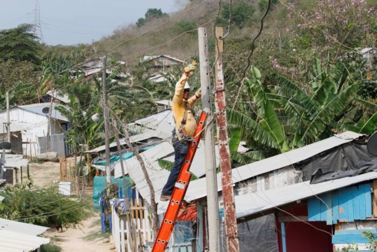 Los Cerros de Albornoz, una de las zonas con sistema eléctrico subnormal en Cartagena. JULIO CASTAÑO - EL UNIVERSAL