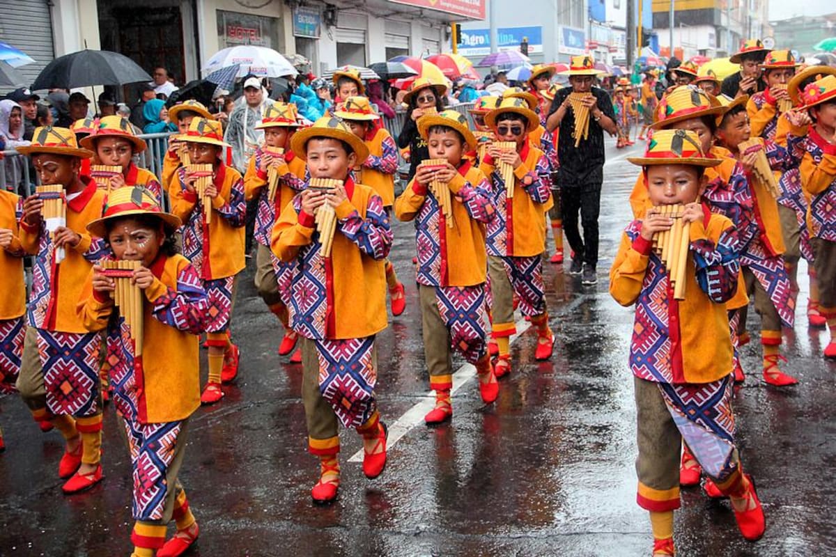 El Festival de Blancos y Negros de Pasto se vistió de colores