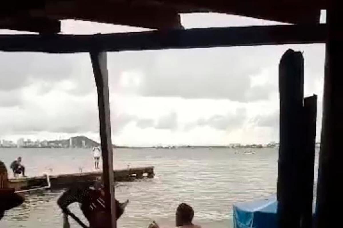 Video: con sillas y puños hombres pelean en playa de Cartagena