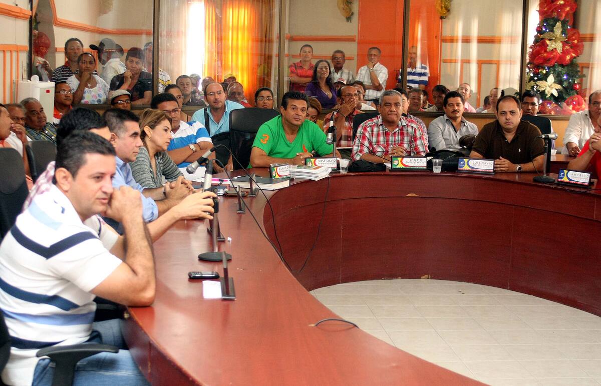 Las opiniones expresadas por el concejal Ramiro González durante una sesión del Concejo causaron malestar general.