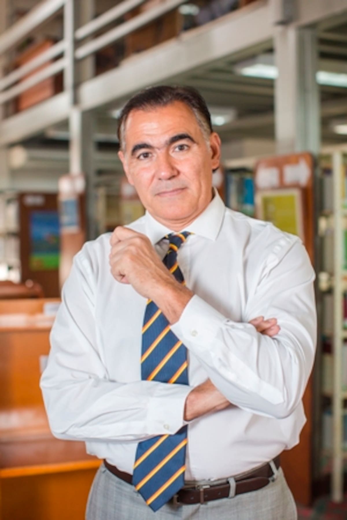 Su jornada no finaliza, la clínica es un lugar donde la incertidumbre marca y él está allí para atender necesidades. FERNANDO PARRA