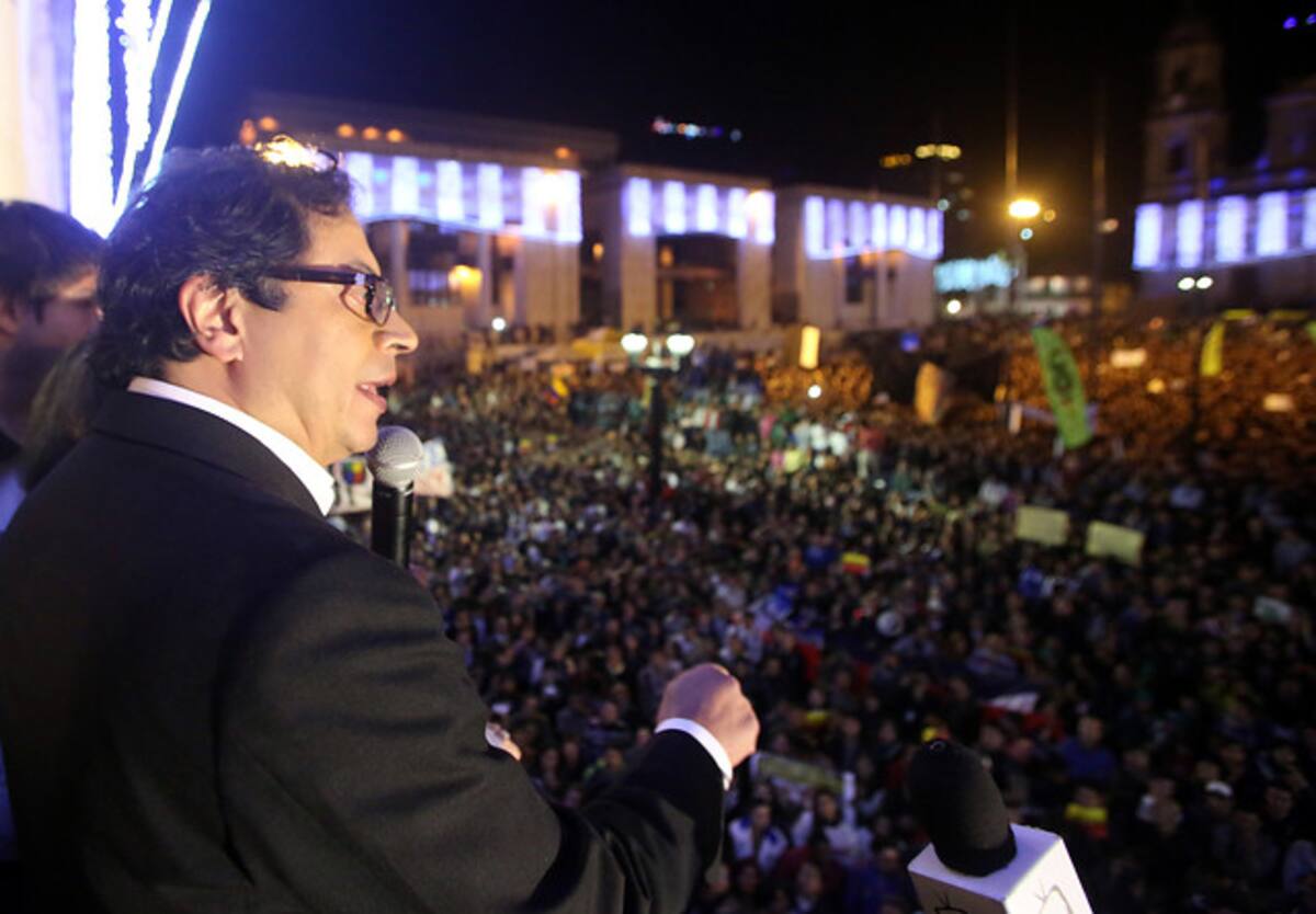 Gustavo Petro dio un discurso en la Plaza de Bolívar después de conocerse su destitución e inhabilidad por 15 años. COLPRENSA
