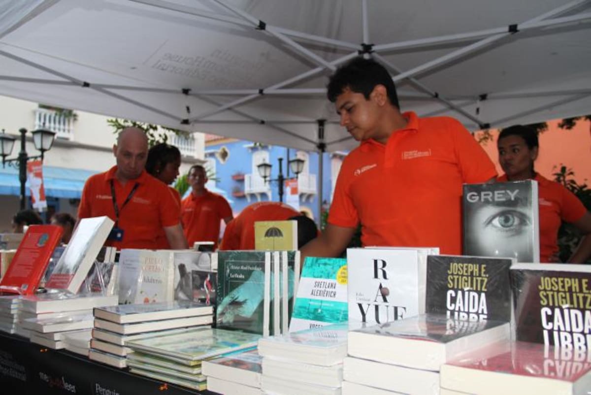 Cartagena parece ser el sitio inmejorable para sentarse y leer, leer, y leer algo más mientras se espera que se cumpla la programación. ZENIA VALDELAMAR - EL UNIVERSAL
